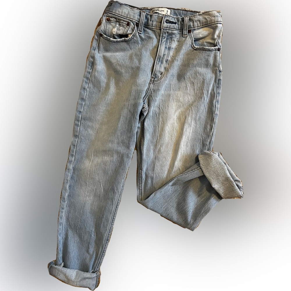 AUTHENTIC Abercrombie & Fitch High rise mom jeans lightwash denim size 28